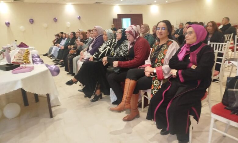 شهد الحفل تكريم المناضلة بهيجة رشقي التي تعد من الوجوه البارزة في النقابة الوطنية للتعليم بالجديدة اعترافا بعطاءاتها الكبيرة في الدفاع عن قضايا الشغيلة التعليمية كما عرفت المناسبة حضور فعاليات نقابية وتربوية أكدت في مداخلاتها على ضرورة تعزيز مكانة المرأة داخل الهياكل النقابية ودعم مشاركتها الفاعلة في مسار النضال النقابي والتربوي.